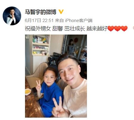 组图 李小璐祖孙三代罕同框 亲妈张伟欣一身珠宝颜值优越